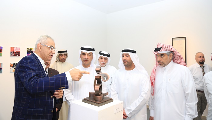 Khalid Shahin explaining his sculpture.